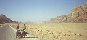Wir im Wadi Rum